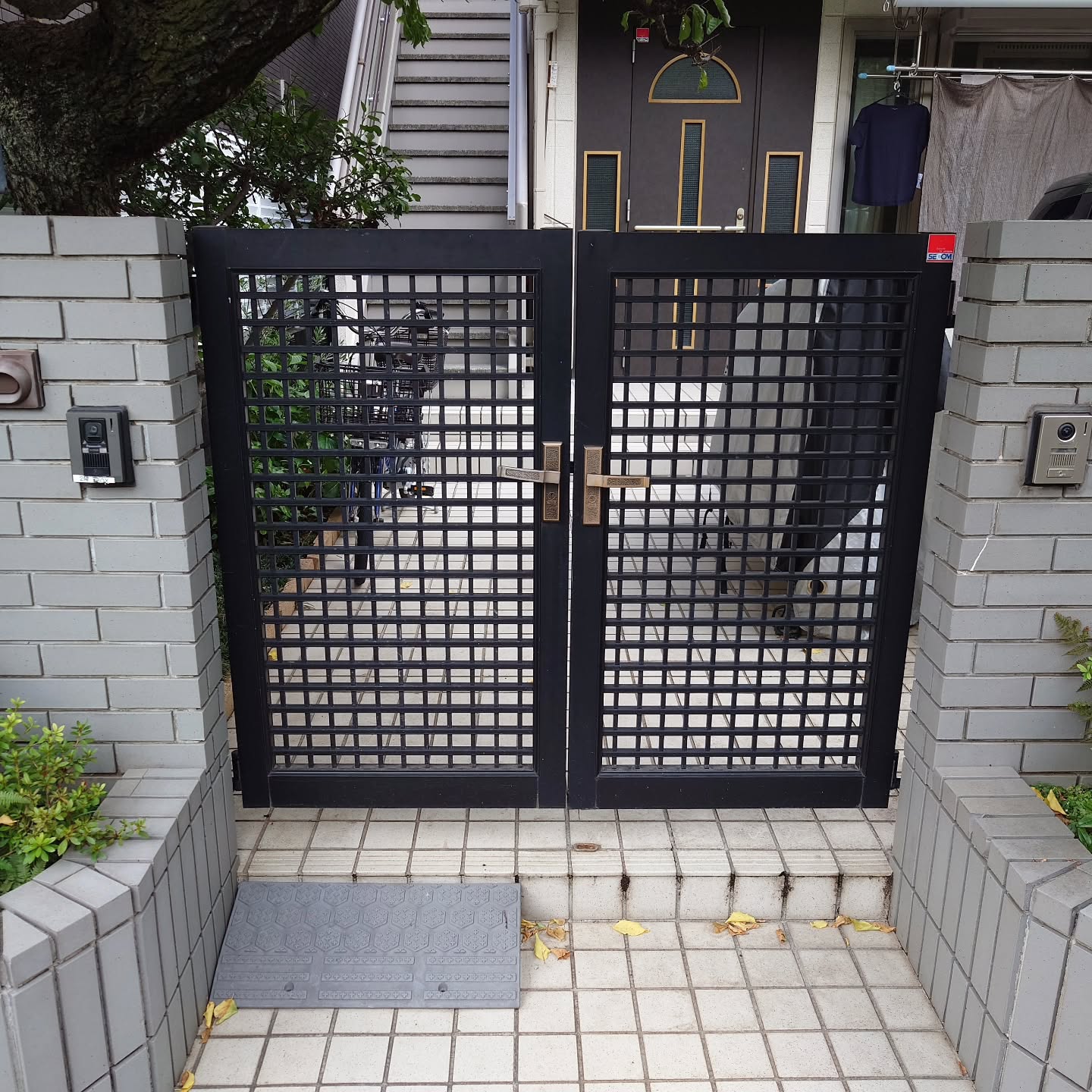 住宅の金属製門扉