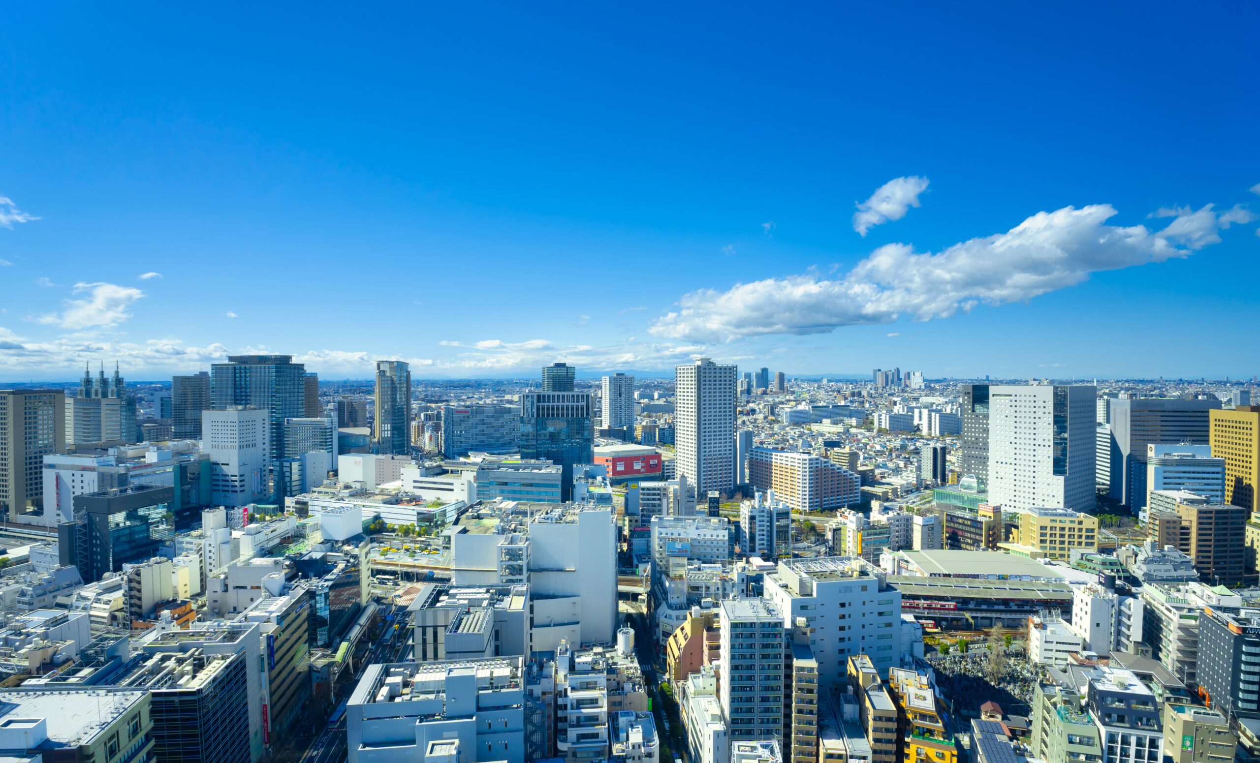 青空の下に広がる街並み